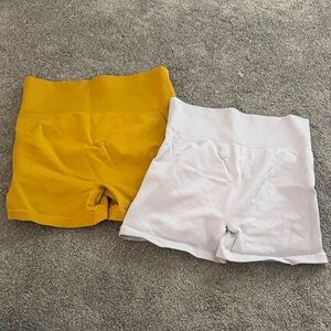Amazon Essentials Women's Shorts - Yellow and White